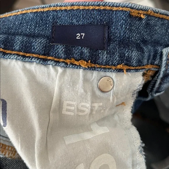 GAP denim Bermuda Jean rolled minor distressed shorts 27 - Picture 4 of 5